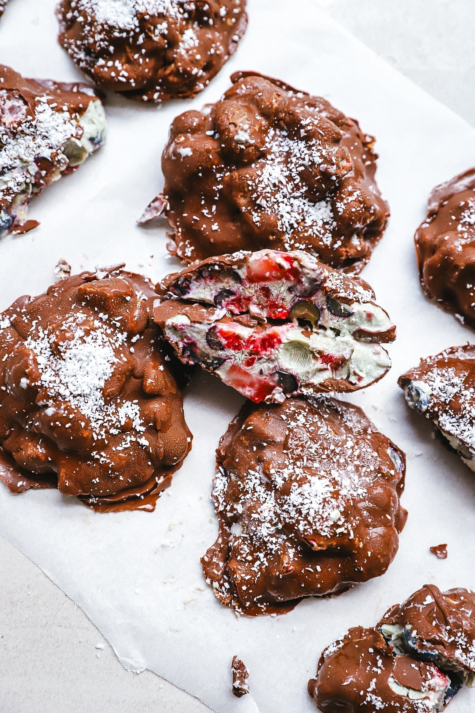 High protein yoghurt bites with berries and chocolate coating